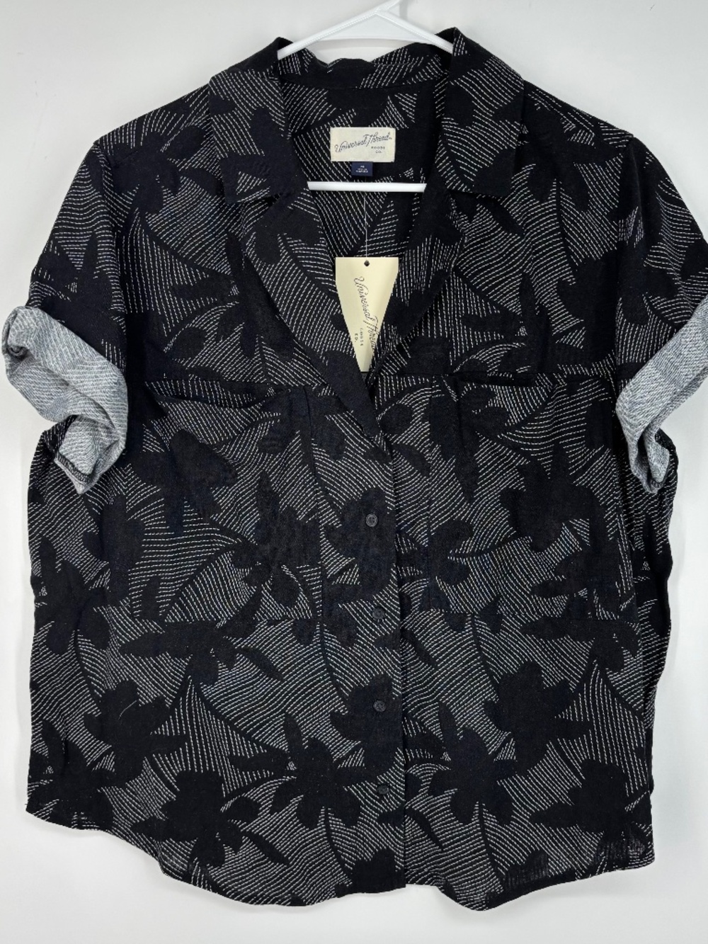 Universal Thread Womens Medium Button Front Shirt Black White Floral Short Slv
